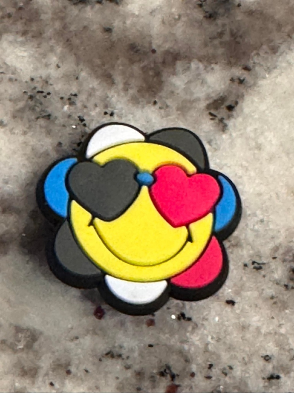 CROCS Yellow Heart-Eyes Smiley Flower Jibbitz Charm
